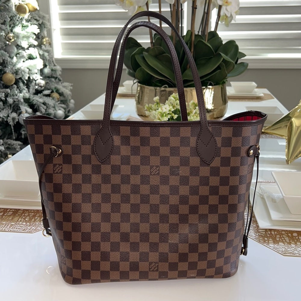 Louis Vuitton MM Neverfull